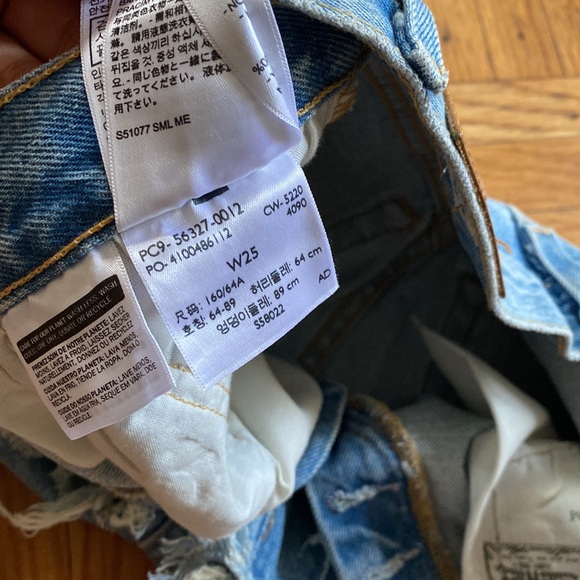 Levi’s 501 distressed denim short size 25 - Picture 4 of 6